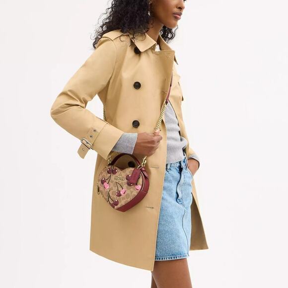 🍒 Coach Heart Crossbody Bag In Signature Canvas With Cherry Print - Picture 6 of 12